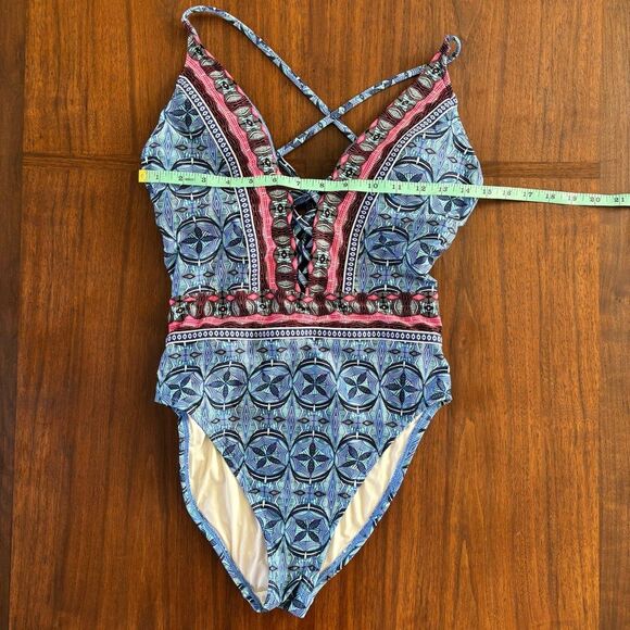 La Blanca Realist Printed Criss Cross Swimsuit 8 - Picture 7 of 10